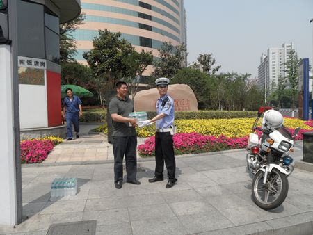 008PG国际慰问文明交通自愿者-008PG国际饮用水